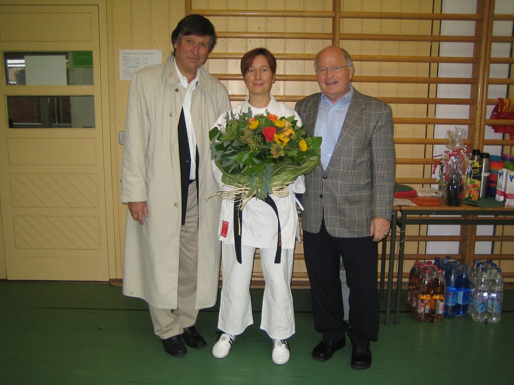 10 Jahre Goju-Ryu-Karate-Do bei Altona 93 - der Vorstand gratuliert